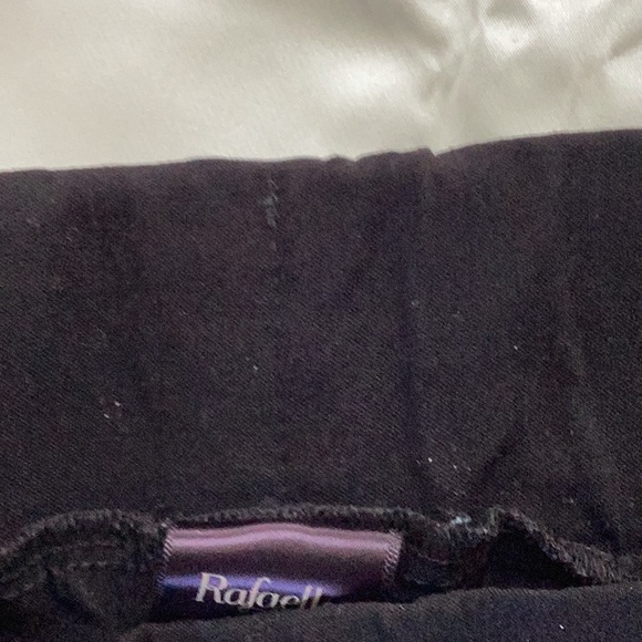 Rafaella pull on Capris - Picture 4 of 11